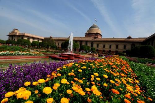 Mughal-Gardens-at-Rashtrapati-Bhavan-in-Delhi